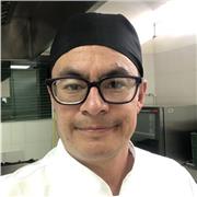Profesor en clases de cocina